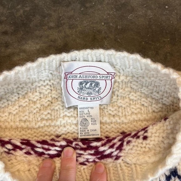 Vintage 90s 100% wool Cream and multi-coloured vintage knit sweater - Picture 3 of 6